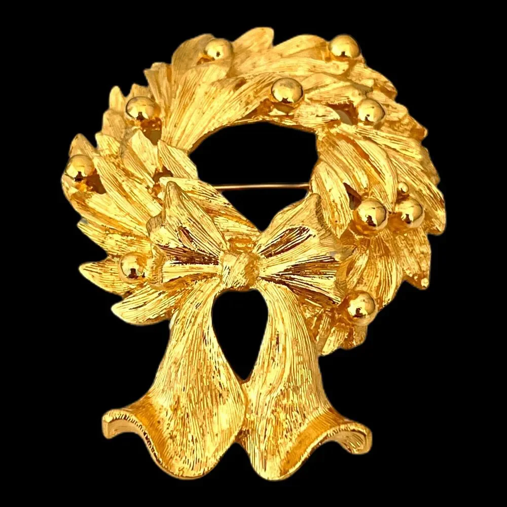 Vintage 1960s Napier Wreath Brooch Textured Gold Tone Christmas Holiday - 1E